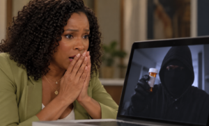Naomi discovers the person planted the pills to frame Smitty